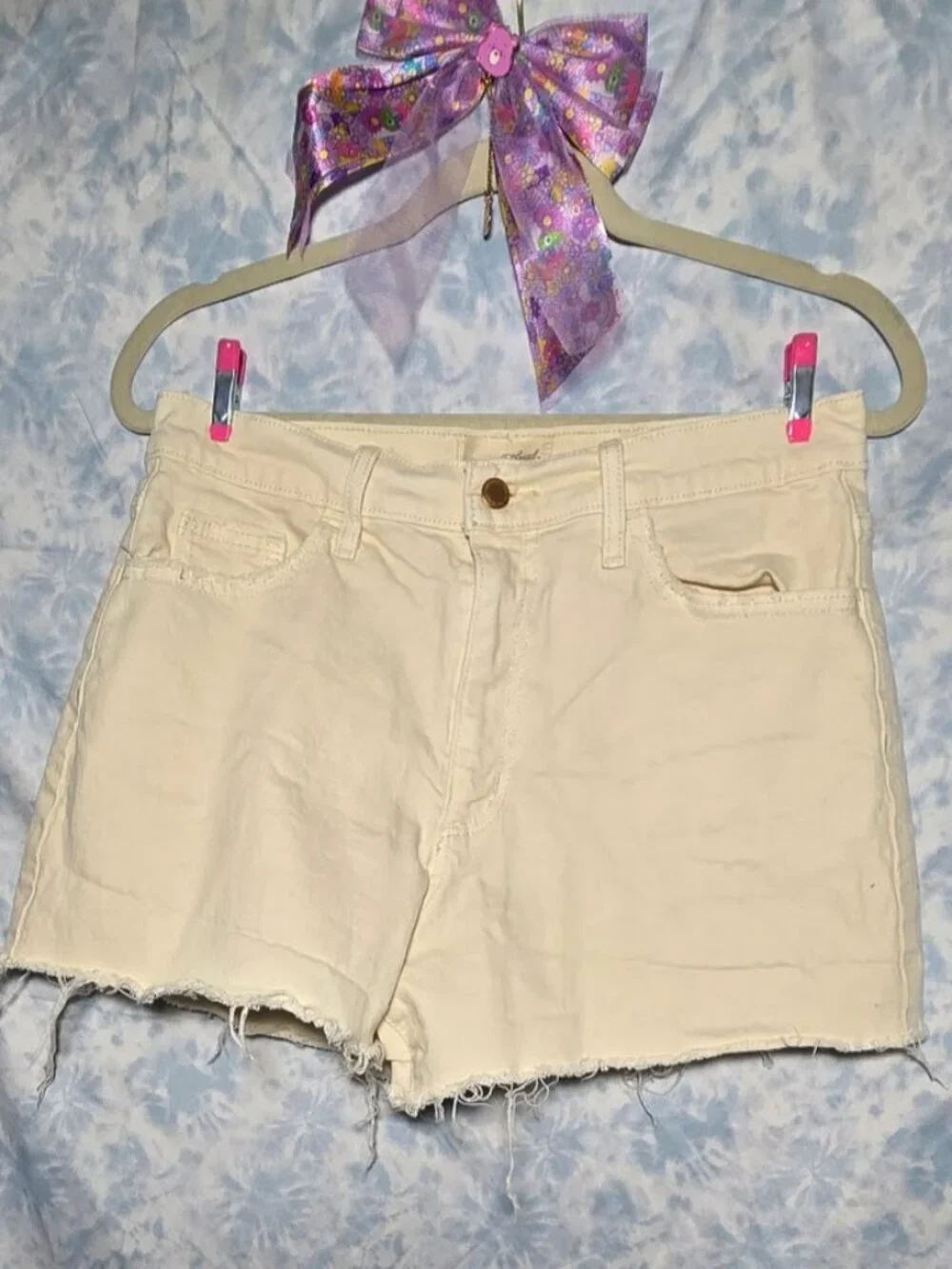 NWOT Universal Thread Size 8 Cream Shorts – Flawless, Never Worn Closet Decor